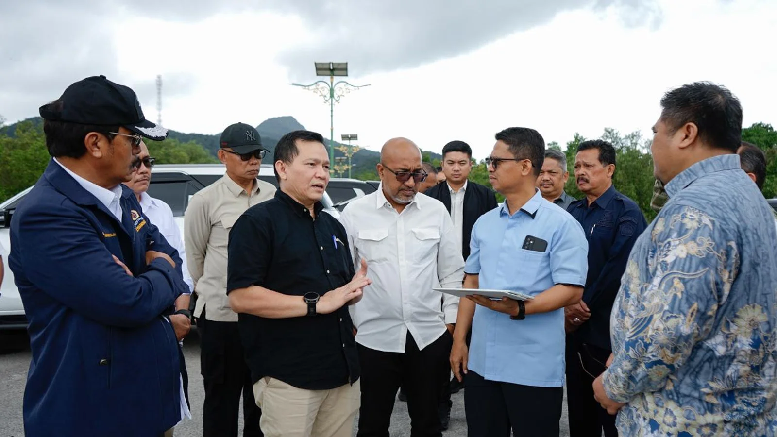 Peninjauan kawasan industri FTZ Karimun oleh rombongan Kemenko Perekonomian.